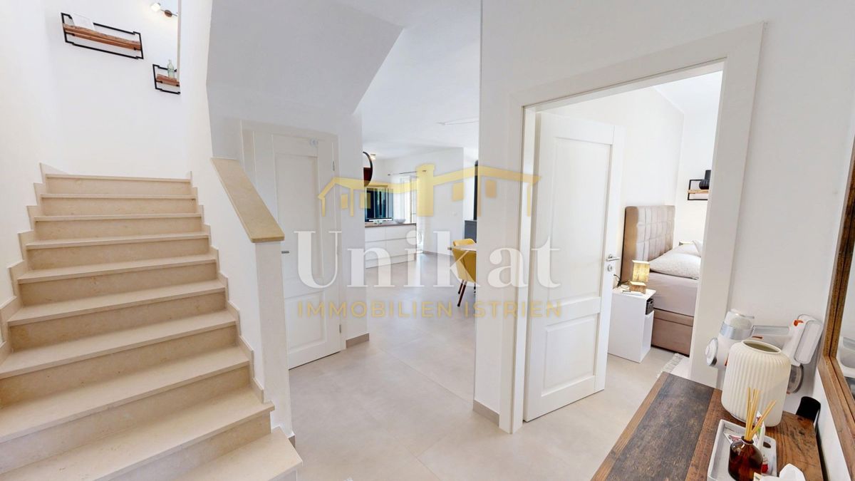 Hiša blizu Vižinade - vrt, bazen, 4 spalnice